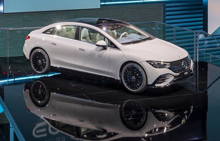 Mercedes-Benz EQE er en elbil på størrelse med E-klassen.