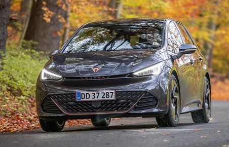 Det er især forfra, at Cupra Born adskiller sig fra søsterbilen, VW ID.3. 