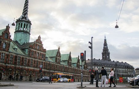 Billede af trafik i bybilledet
