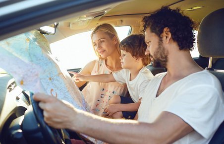 Familie på kør selv-ferie