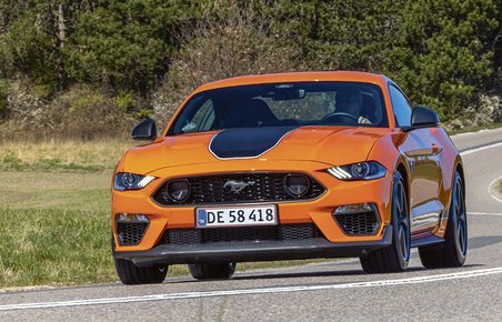 Ford Mustang Mach 1 set forfra