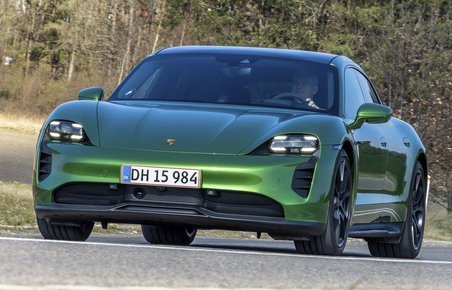 Porsche Taycan set forfra