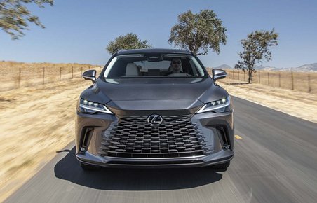 Lexus RX set forfra