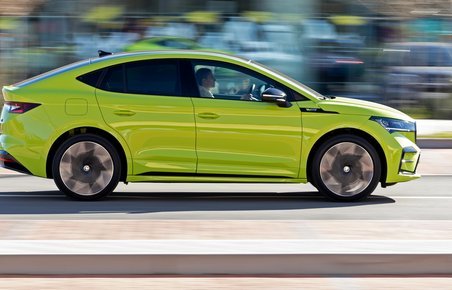 Elbiler fører nu over plugin-hybrider, både i salgstal og bestand.