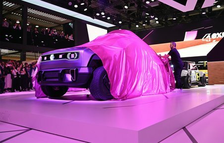 Renault gav fuld gas på Paris-udstillingen. Men de fleste bilmærker blev hjemme.