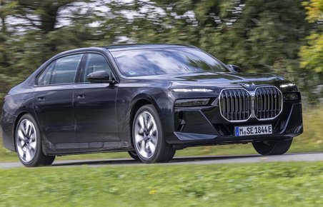 BMW i7 set forfra
