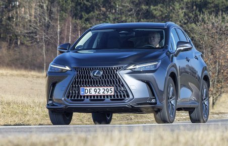 Lexus NX 450h set forfra