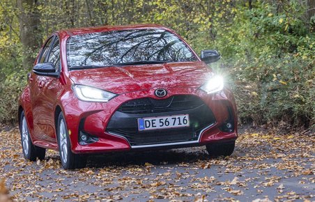 Mazda 2 Hybrid set forfra