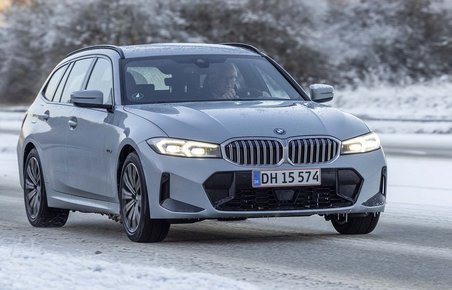 BMW 330e set forfra