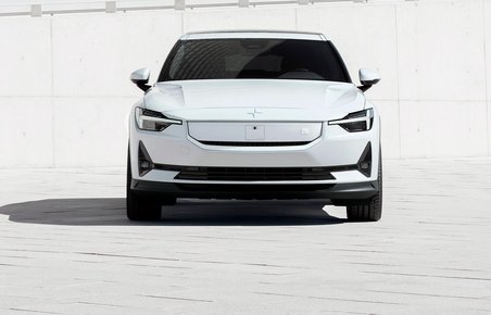 Polestar 2 i den faceliftede version.