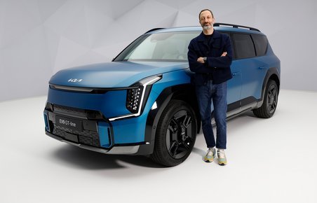 Kia EV9 forfra med chefdesigneren.