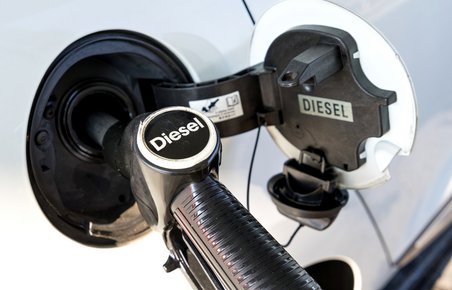 Dieseltankpistol i bil