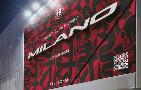 Stort skilt med Milano-navnet.