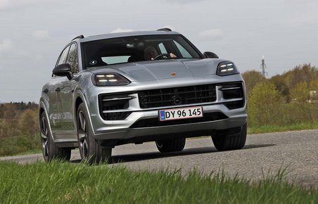 Porsche Cayenne set forfra
